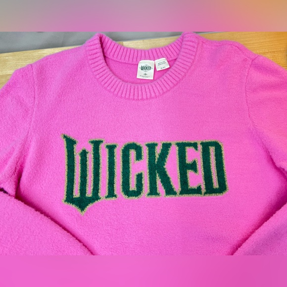 Wicked Pink super soft Sweater for the Wicket fanatics - Picture 5 of 9